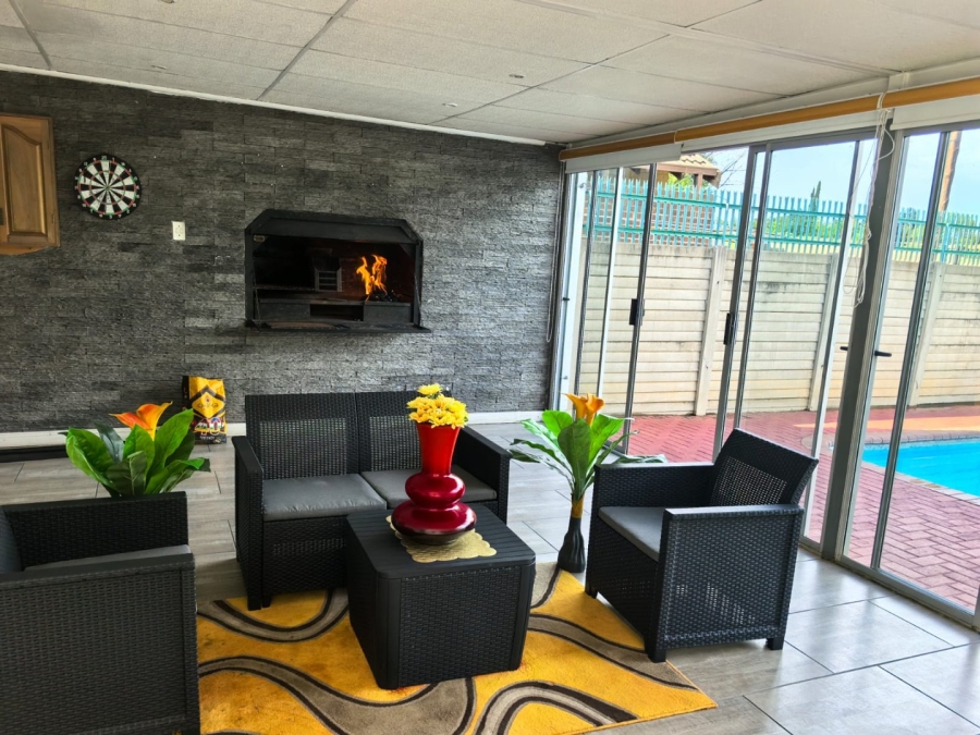 4 Bedroom Property for Sale in Pellissier Free State